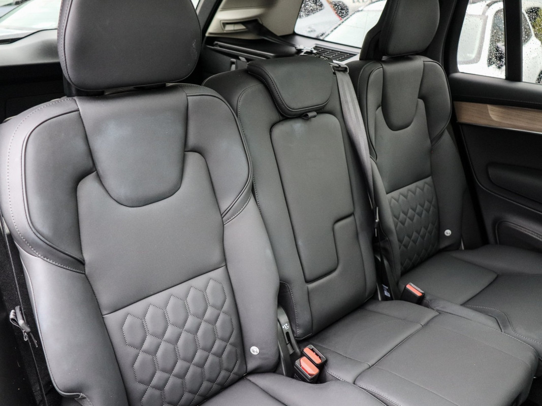 Volvo XC90 T8 AWD Recharge Reskin - SUV/Off-road - Schwarz - Gebrauchtwagen - Bild 5