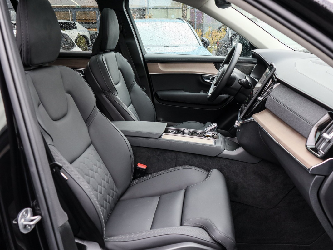 Volvo XC90 T8 AWD Recharge Reskin - SUV/Off-road - Schwarz - Gebrauchtwagen - Bild 7