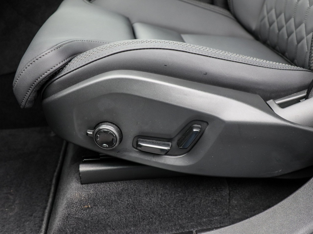 Volvo XC90 T8 AWD Recharge Reskin - SUV/Off-road - Schwarz - Gebrauchtwagen - Bild 15