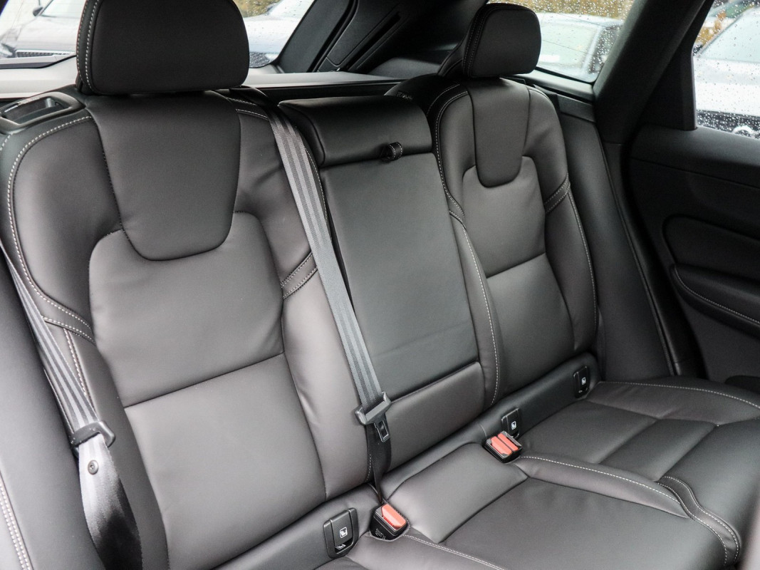 Volvo XC60 B5 (D) - SUV/Off-road - Schwarz - Gebrauchtwagen - Bild 5