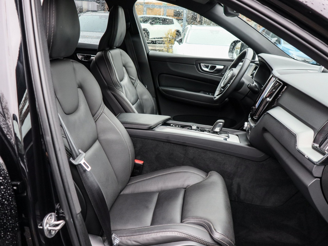 Volvo XC60 B5 (D) - SUV/Off-road - Schwarz - Gebrauchtwagen - Bild 7