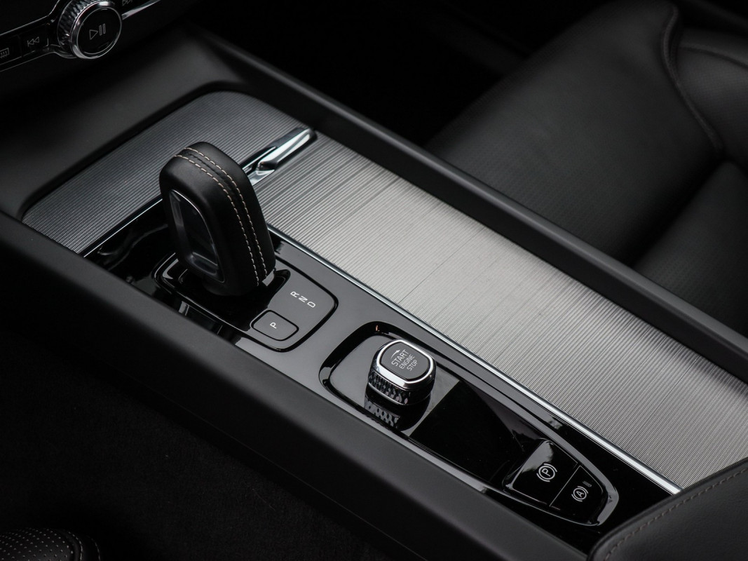 Volvo XC60 B5 (D) - SUV/Off-road - Schwarz - Gebrauchtwagen - Bild 11