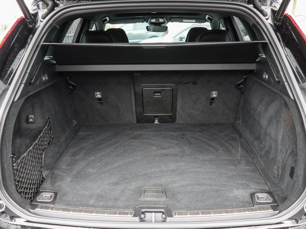 Volvo XC60 B5 (D) - SUV/Off-road - Schwarz - Gebrauchtwagen - Bild 12