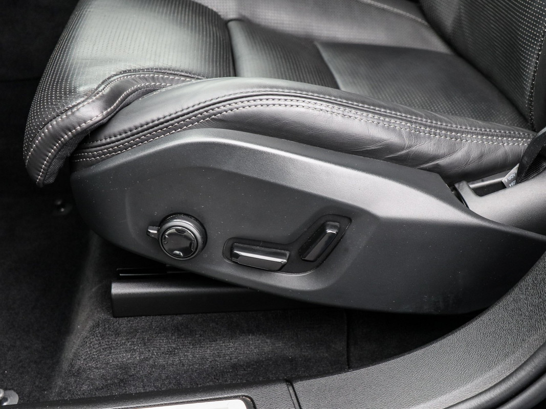 Volvo XC60 B5 (D) - SUV/Off-road - Schwarz - Gebrauchtwagen - Bild 14