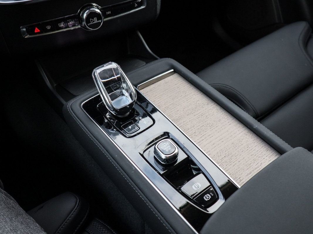 Volvo XC90 T8 Recharge AWD - SUV/Off-road - Blau - Gebrauchtwagen - Bild 11