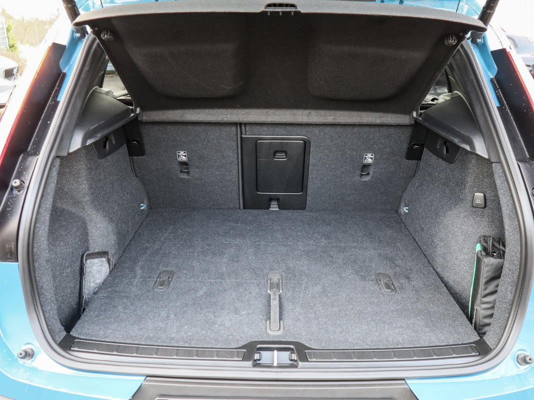 Volvo XC40 B4 (B) - SUV/Off-road - Blau - Gebrauchtwagen - Bild 11
