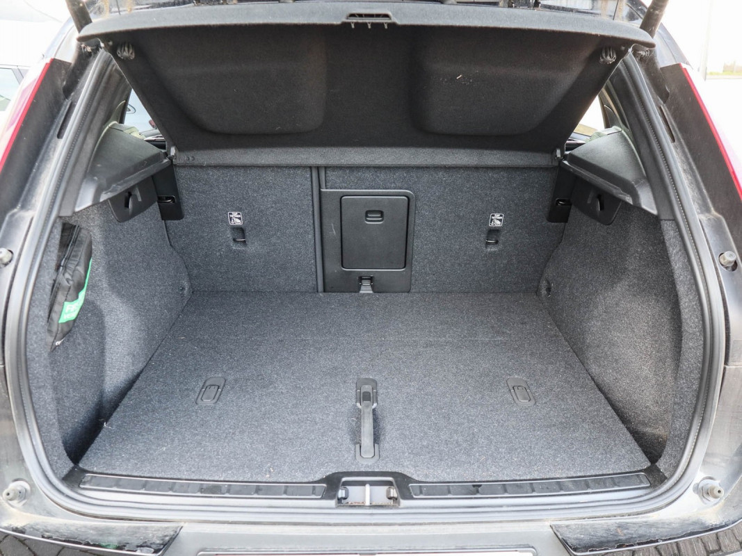 Volvo XC40 Twin Motor - SUV/Off-road - Schwarz - Gebrauchtwagen - Bild 12