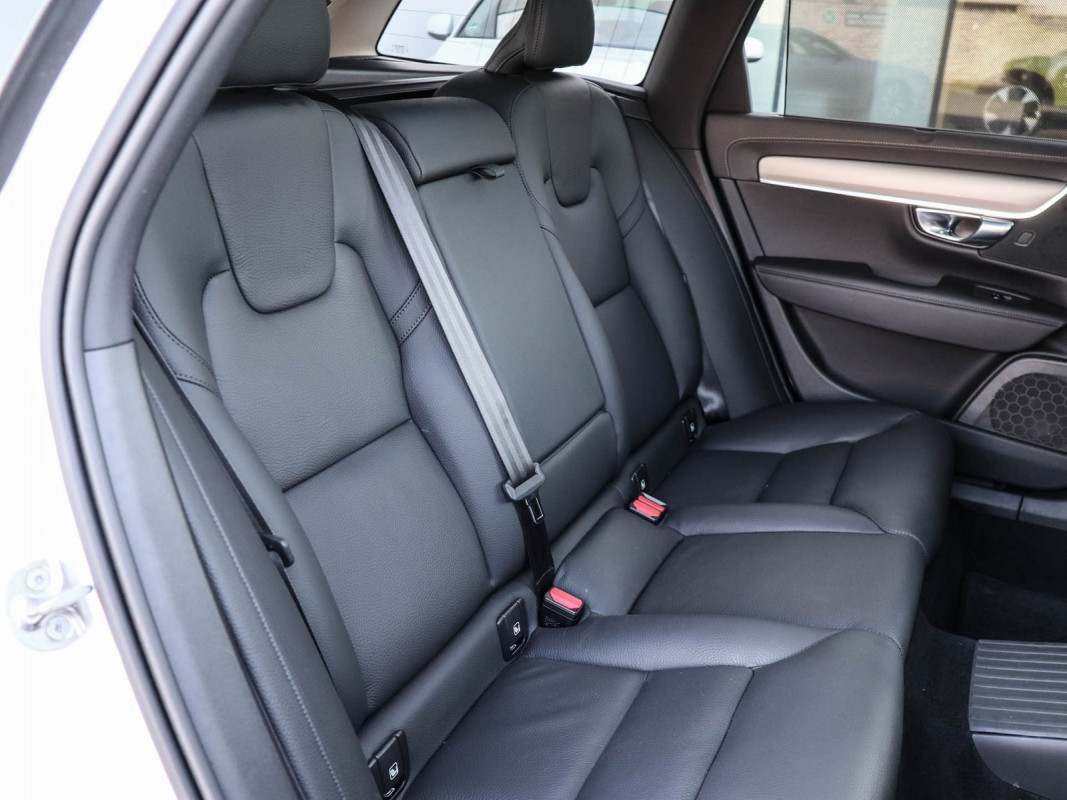 Volvo V90 T6 Plug-In Hybrid AWD - Kombi - Weiss - Gebrauchtwagen - Bild 5