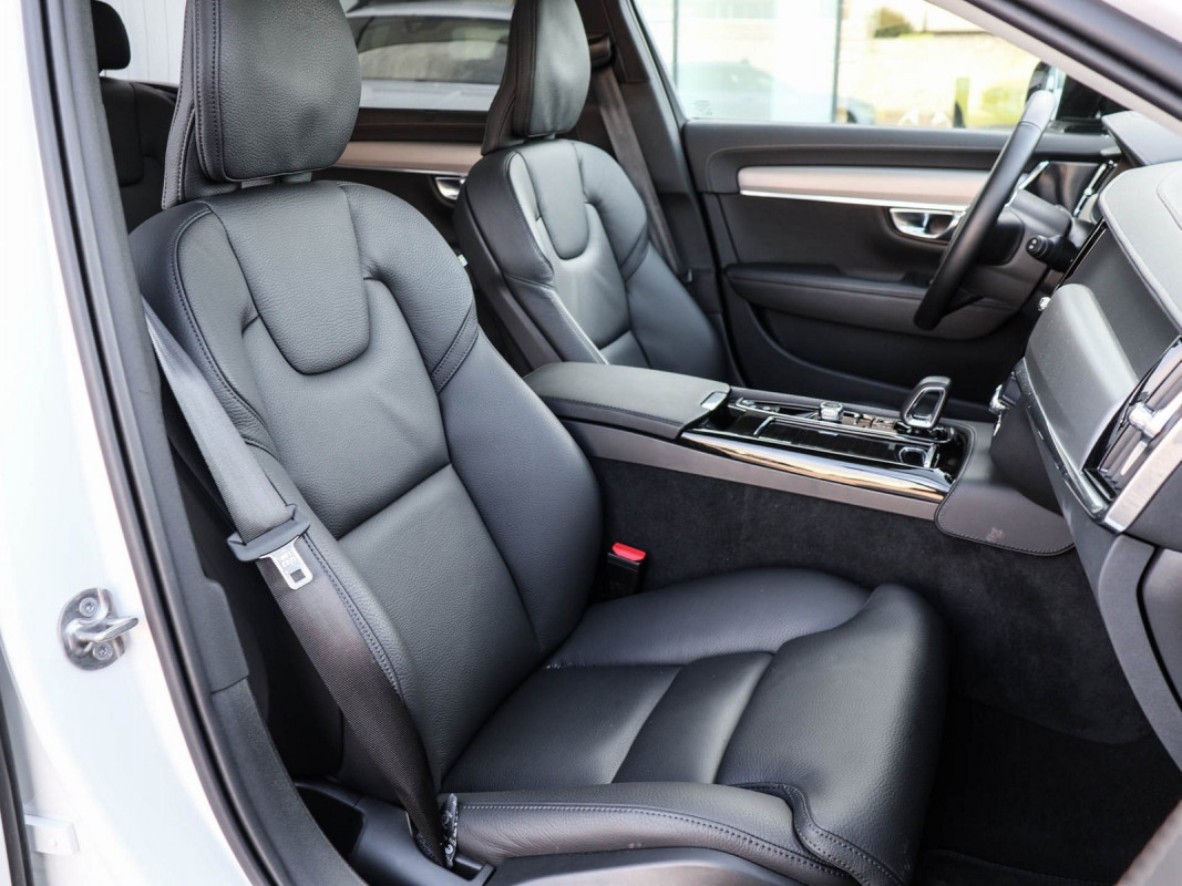 Volvo V90 T6 Plug-In Hybrid AWD - Kombi - Weiss - Gebrauchtwagen - Bild 7