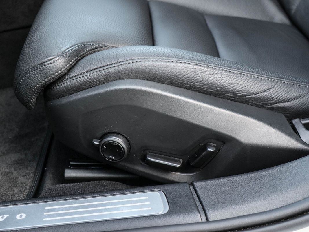 Volvo V90 T6 Plug-In Hybrid AWD - Kombi - Weiss - Gebrauchtwagen - Bild 14