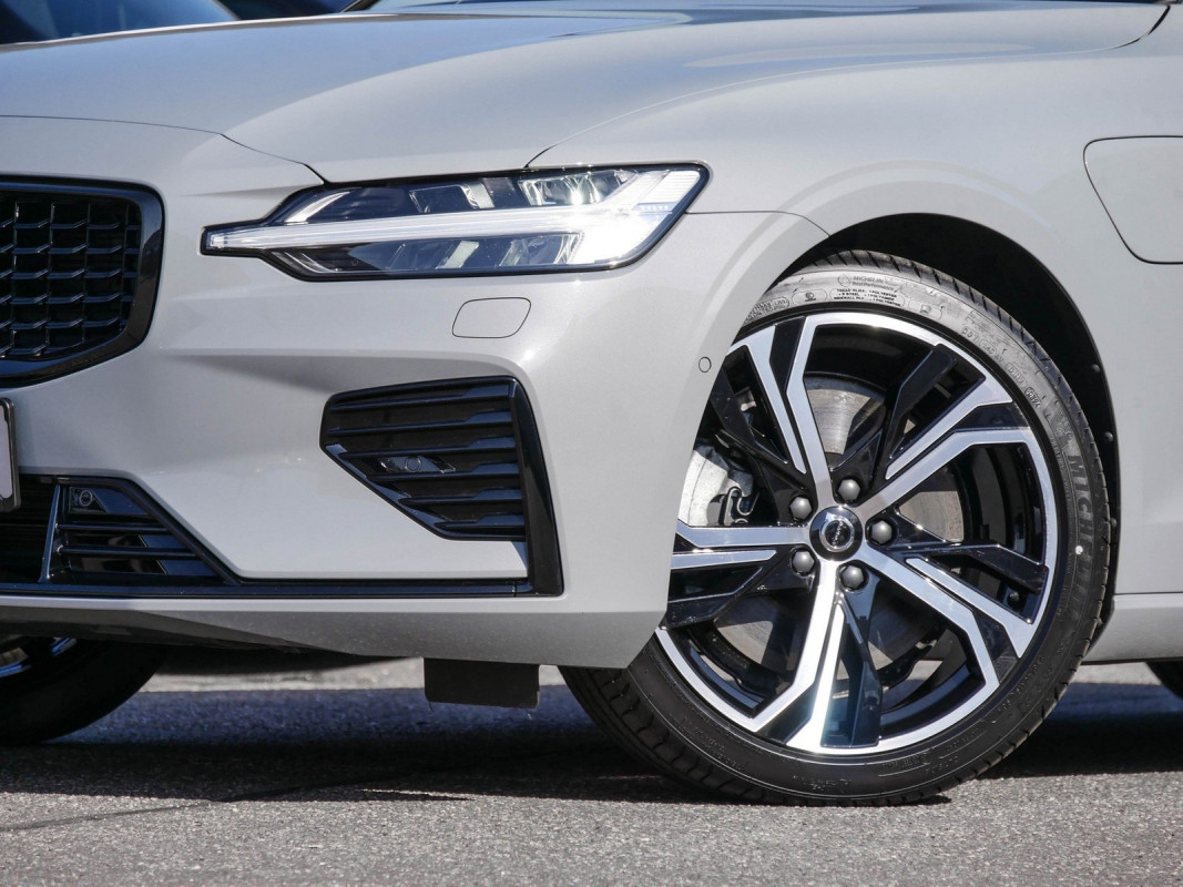 Volvo V60 - Kombi - Grau - Gebrauchtwagen - Bild 6