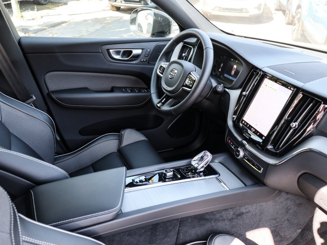 Volvo XC60 T6 Recharge AWD - SUV/Off-road - Weiss - Gebrauchtwagen - Bild 3