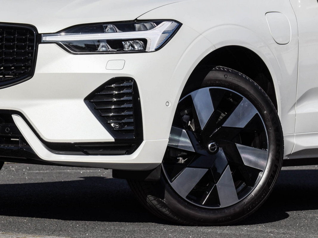 Volvo XC60 T6 Recharge AWD - SUV/Off-road - Weiss - Gebrauchtwagen - Bild 6