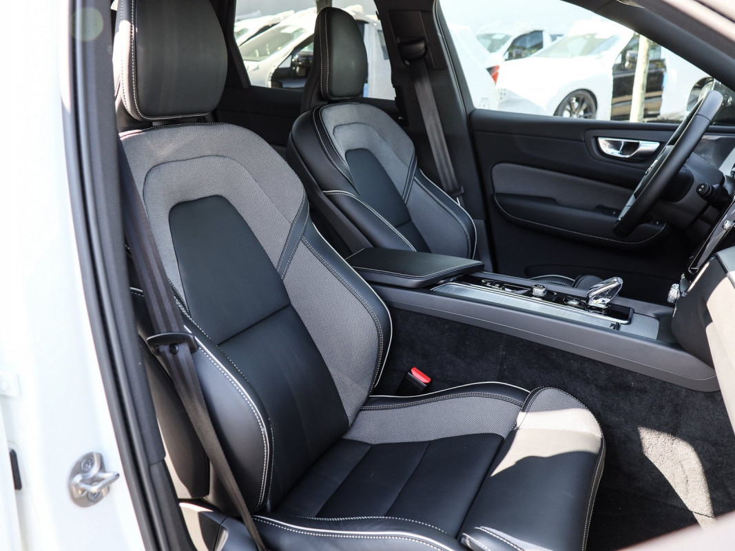 Volvo XC60 T6 Recharge AWD - SUV/Off-road - Weiss - Gebrauchtwagen - Bild 7