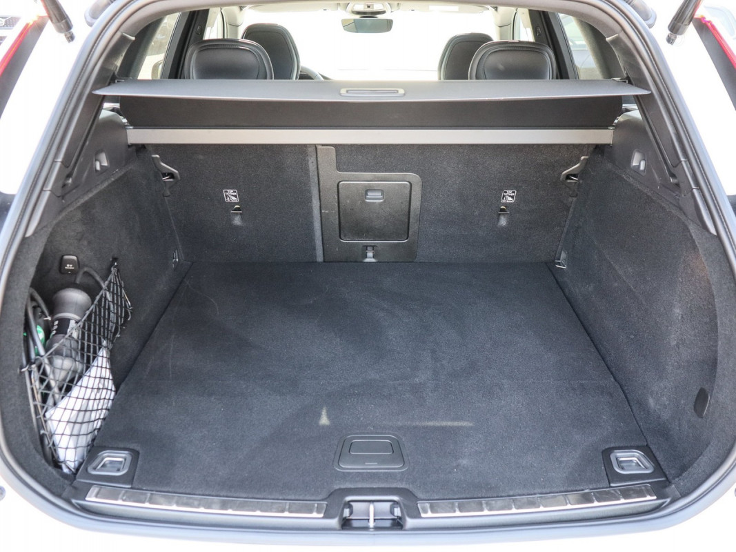 Volvo XC60 T6 Recharge AWD - SUV/Off-road - Weiss - Gebrauchtwagen - Bild 11