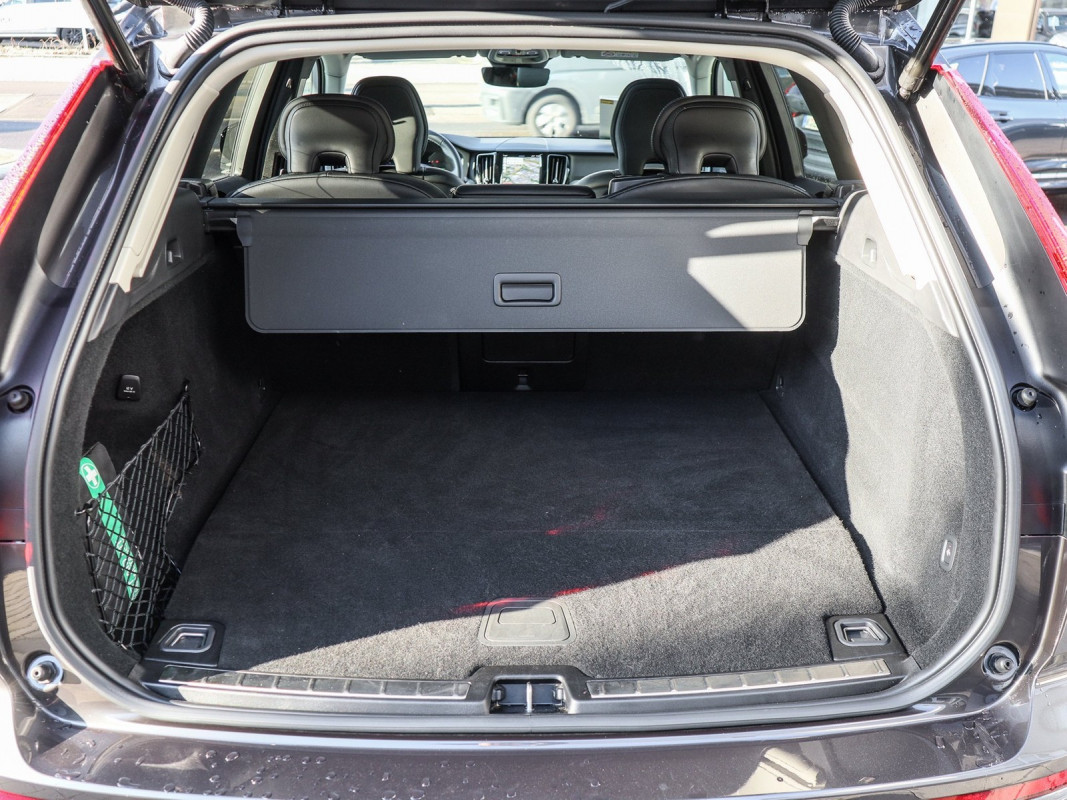 Volvo XC60 T6 AWD Recharge - SUV/Off-road - Grau - Gebrauchtwagen - Bild 12