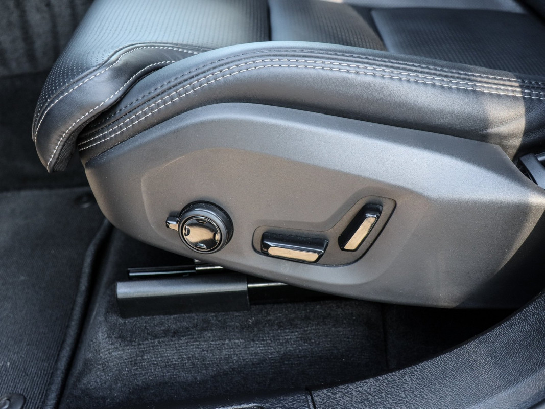 Volvo XC60 T6 AWD Recharge - SUV/Off-road - Grau - Gebrauchtwagen - Bild 15