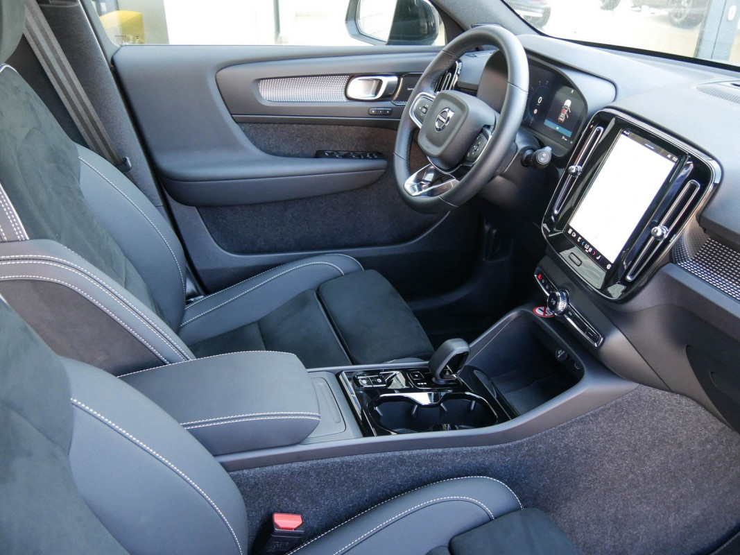 Volvo XC40 - SUV/Off-road - Blau - Gebrauchtwagen - Bild 3