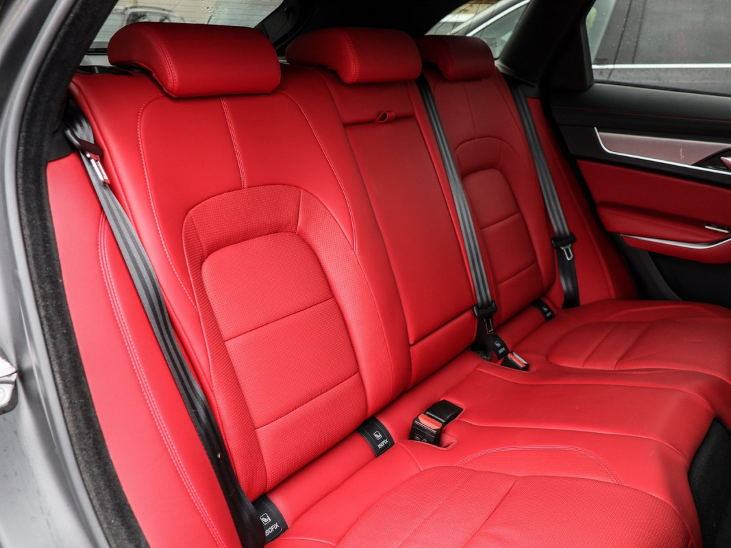 Jaguar F-PACE - SUV/Off-road - Schwarz - Gebrauchtwagen - Bild 4