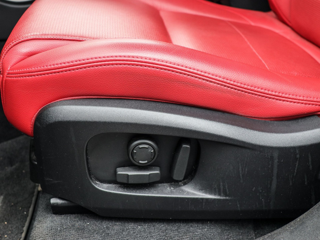 Jaguar F-PACE - SUV/Off-road - Schwarz - Gebrauchtwagen - Bild 12