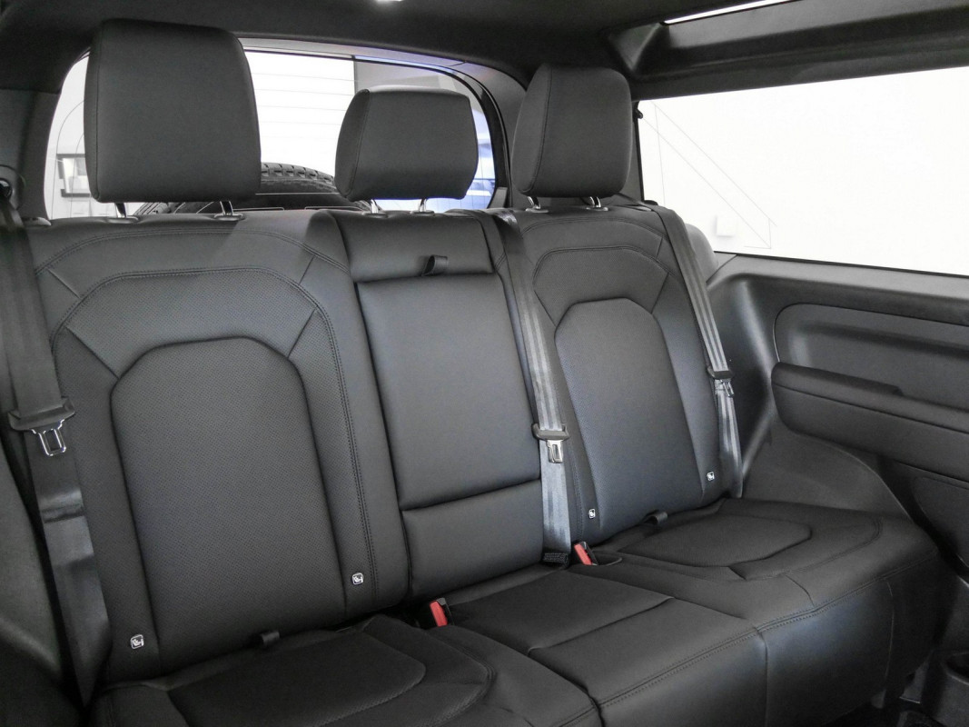 Land Rover Defender 90 D200 X-Dynamic SE - SUV/Off-road - Schwarz - Neuwagen - Bild 5
