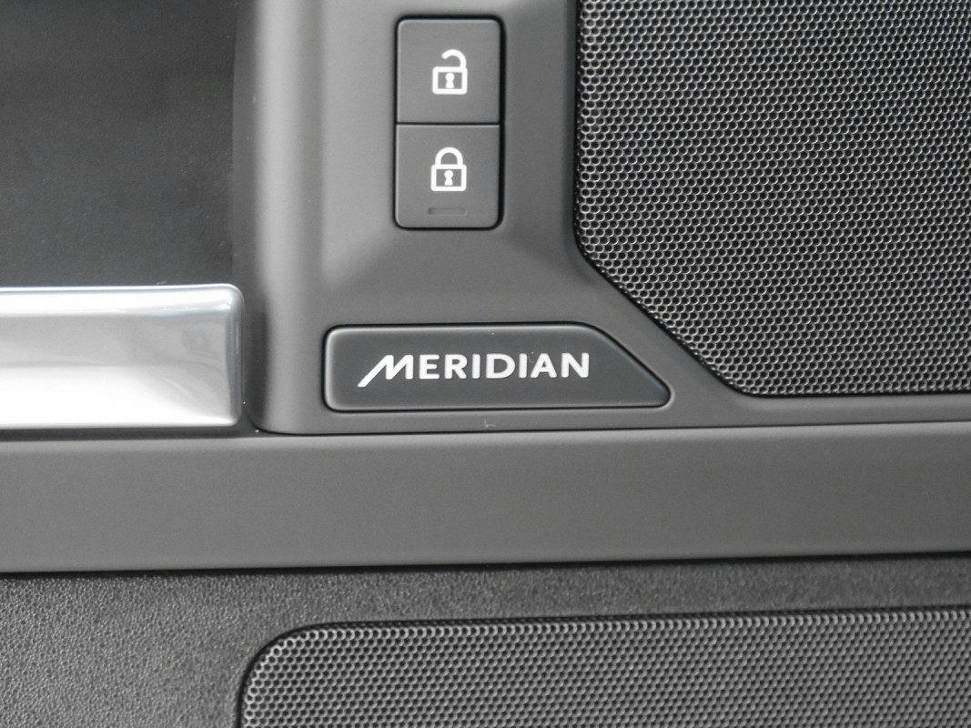 Land Rover Defender 90 D200 X-Dynamic SE - SUV/Off-road - Schwarz - Neuwagen - Bild 12