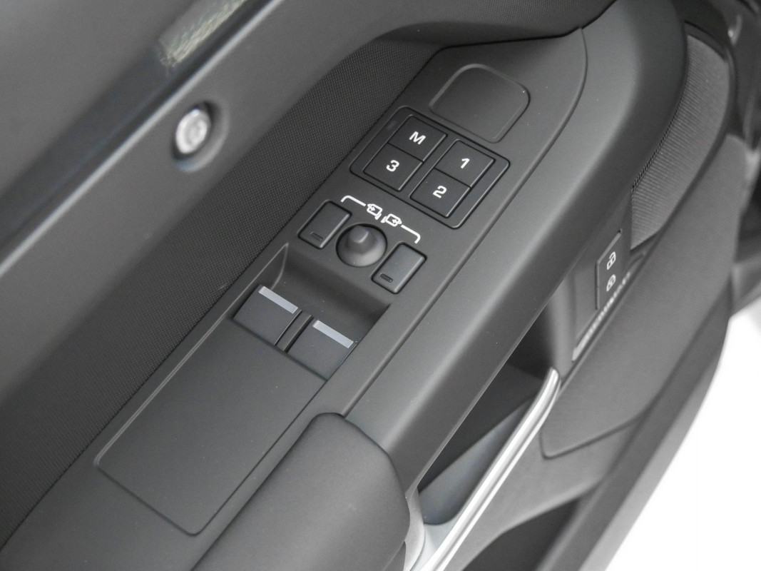 Land Rover Defender 90 D200 X-Dynamic SE - SUV/Off-road - Schwarz - Neuwagen - Bild 14