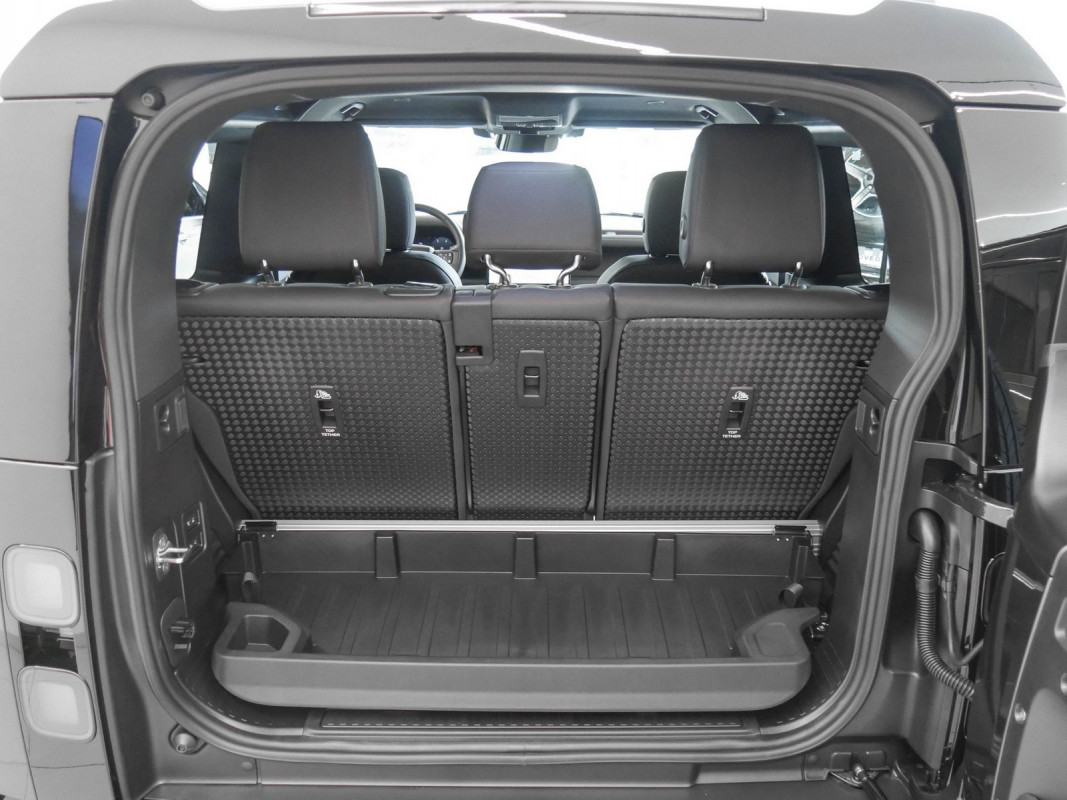 Land Rover Defender 90 D200 X-Dynamic SE - SUV/Off-road - Schwarz - Neuwagen - Bild 15
