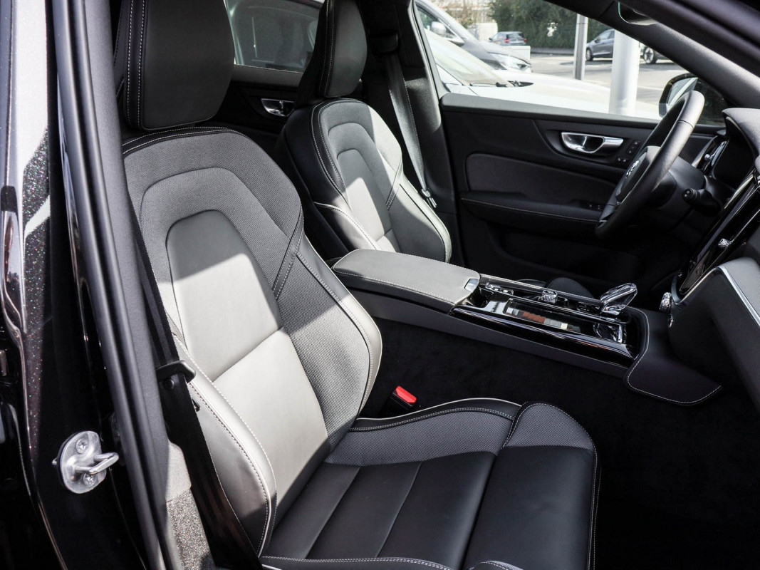 Volvo V60 T6 Recharge AWD - Kombi - Schwarz - Gebrauchtwagen - Bild 7
