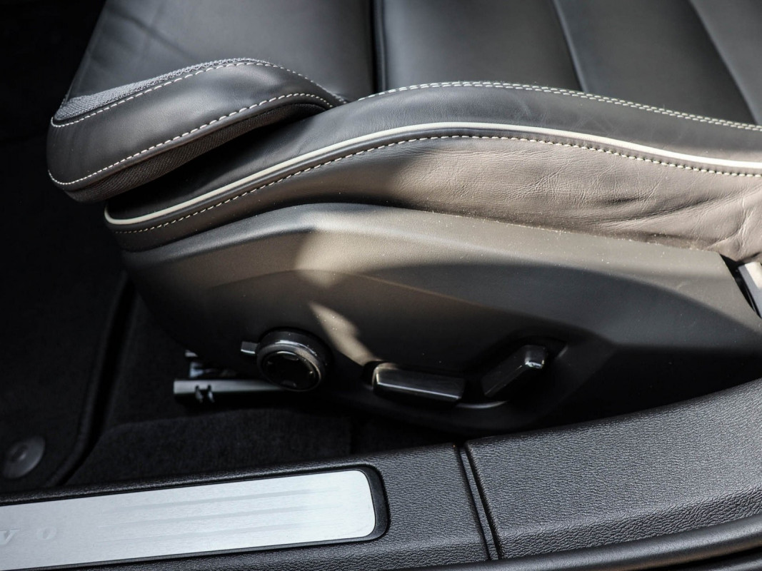 Volvo V60 T6 Recharge AWD - Kombi - Schwarz - Gebrauchtwagen - Bild 14