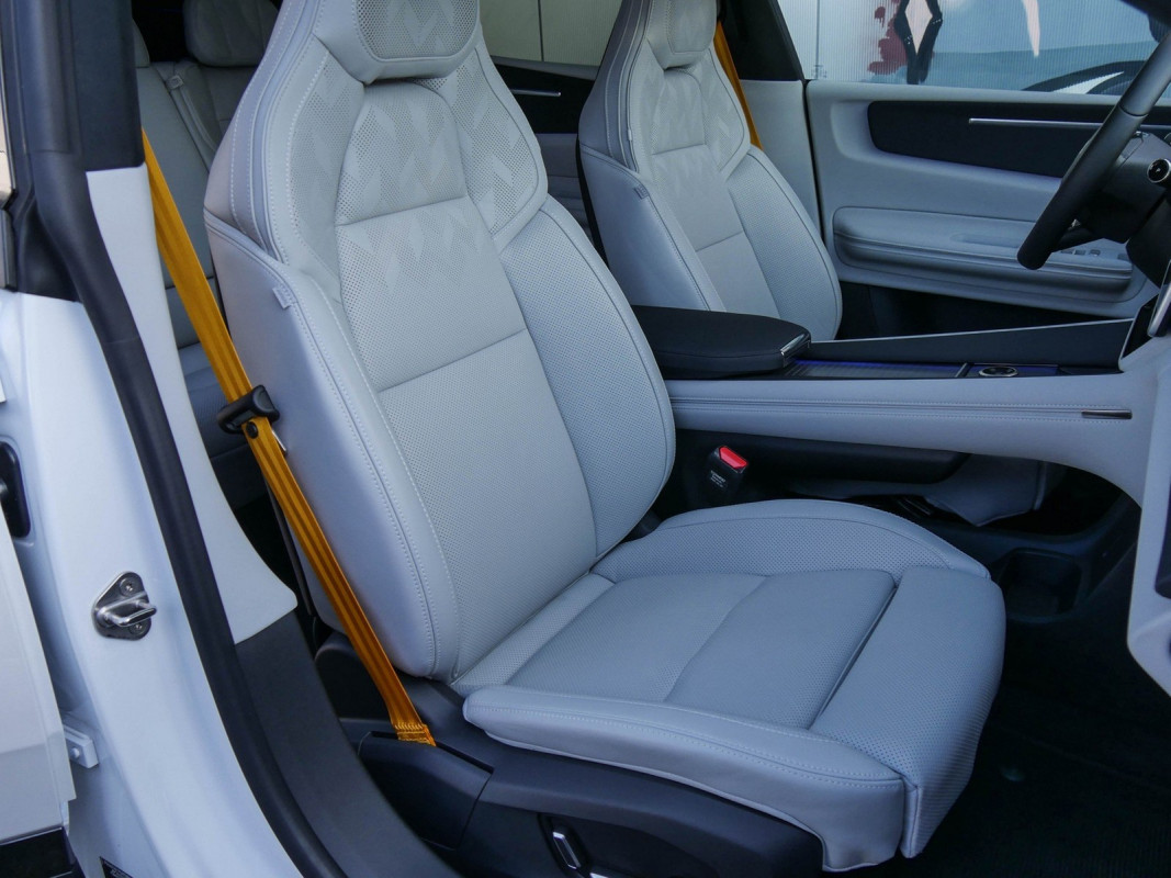 Polestar 4 - Limousine - Weiss - Gebrauchtwagen - Bild 7