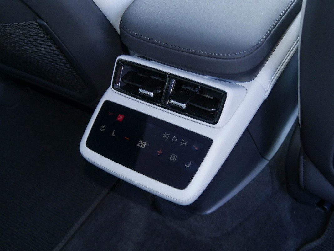 Polestar 4 - Limousine - Weiss - Gebrauchtwagen - Bild 14