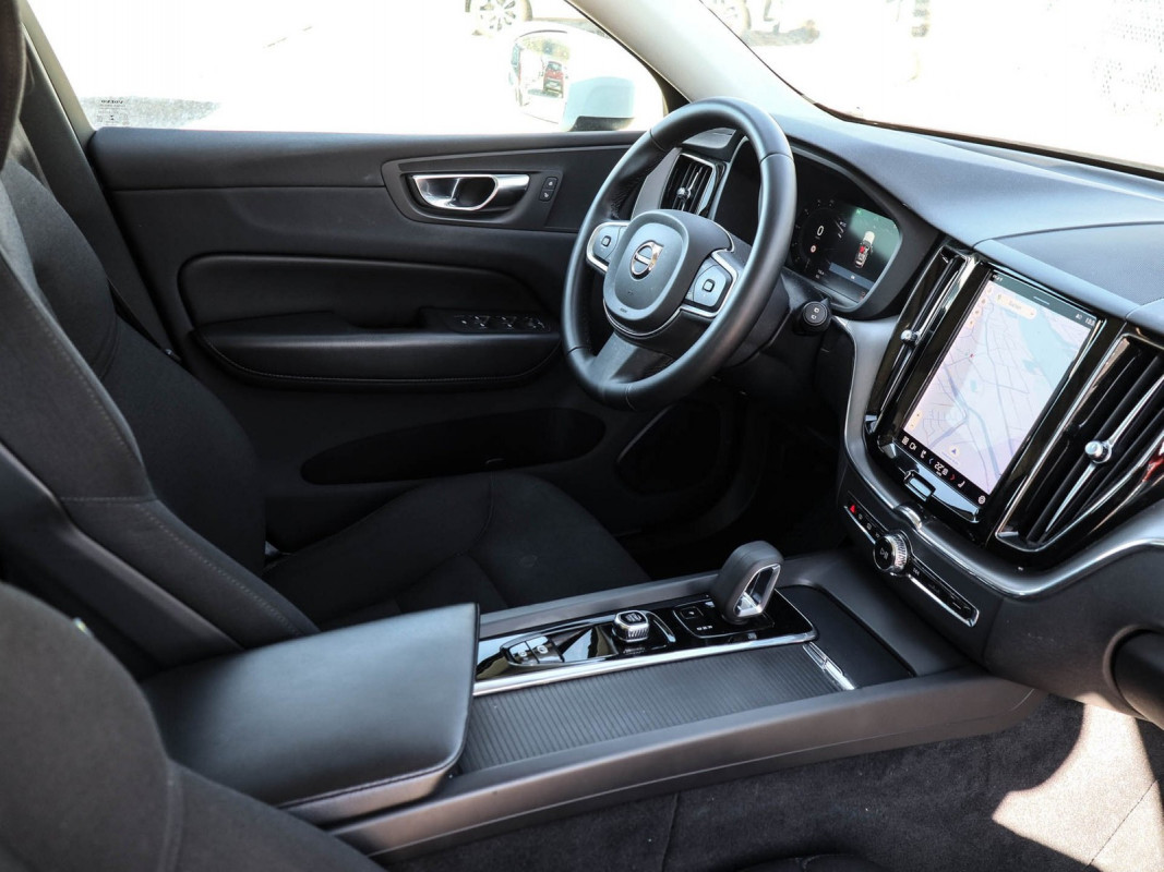 Volvo XC60 T6 AWD Recharge Plug-In Hybrid - SUV/Off-road - Weiss - Gebrauchtwagen - Bild 3