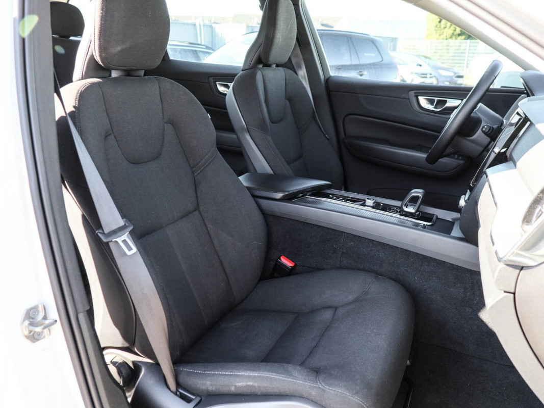 Volvo XC60 T6 AWD Recharge Plug-In Hybrid - SUV/Off-road - Weiss - Gebrauchtwagen - Bild 7