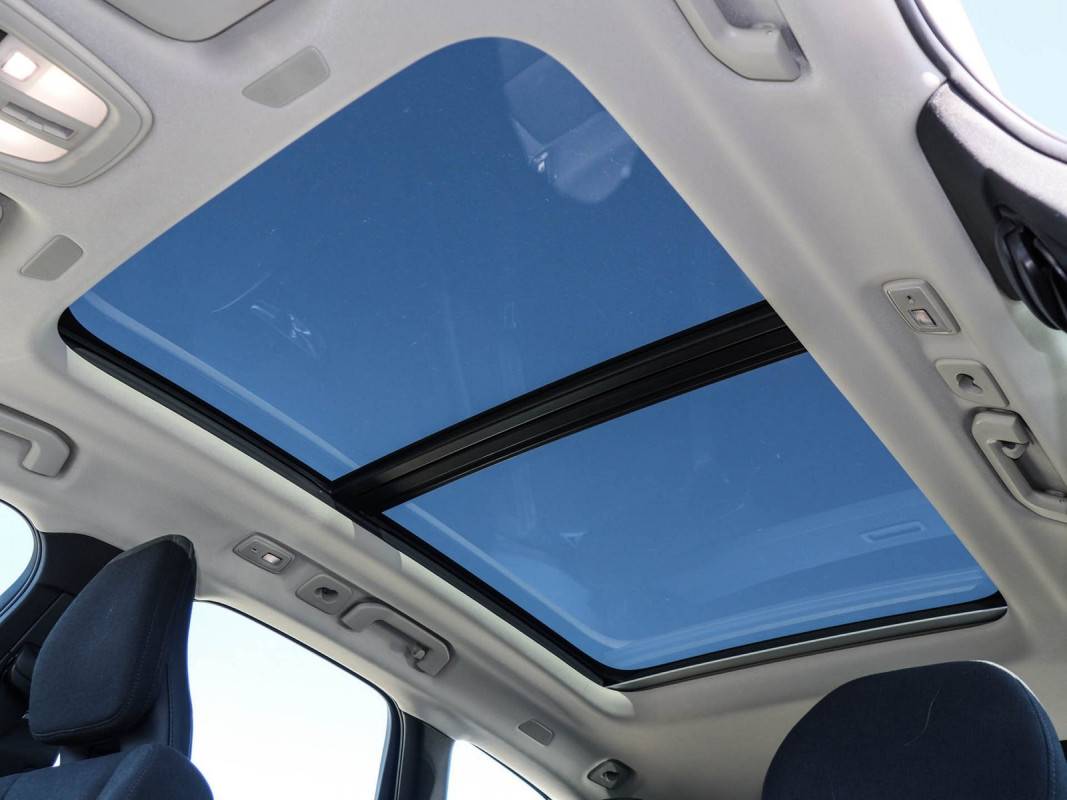 Volvo XC60 T6 AWD Recharge Plug-In Hybrid - SUV/Off-road - Weiss - Gebrauchtwagen - Bild 13