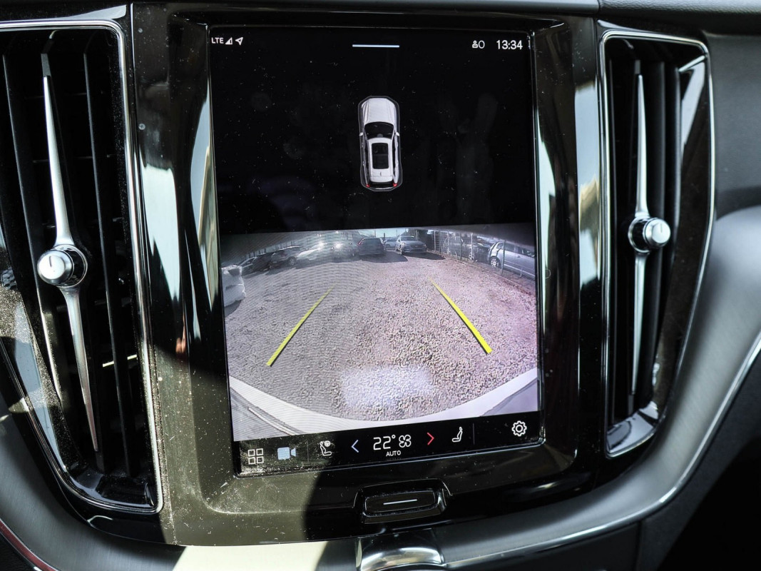 Volvo XC60 T6 AWD Recharge Plug-In Hybrid - SUV/Off-road - Weiss - Gebrauchtwagen - Bild 14