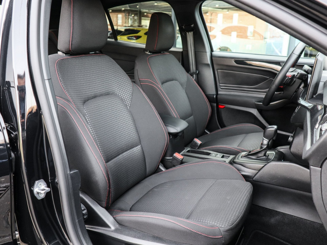Ford Focus ST-Line 5.türer Automatik, Alwetter, Winter P. Easy Parking P. - Limousine - Schwarz - Gebrauchtwagen - Bild 7