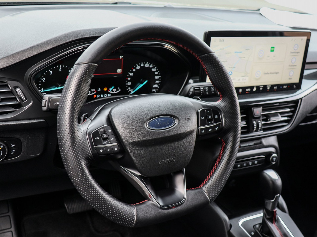 Ford Focus ST-Line 5.türer Automatik, Alwetter, Winter P. Easy Parking P. - Limousine - Schwarz - Gebrauchtwagen - Bild 12