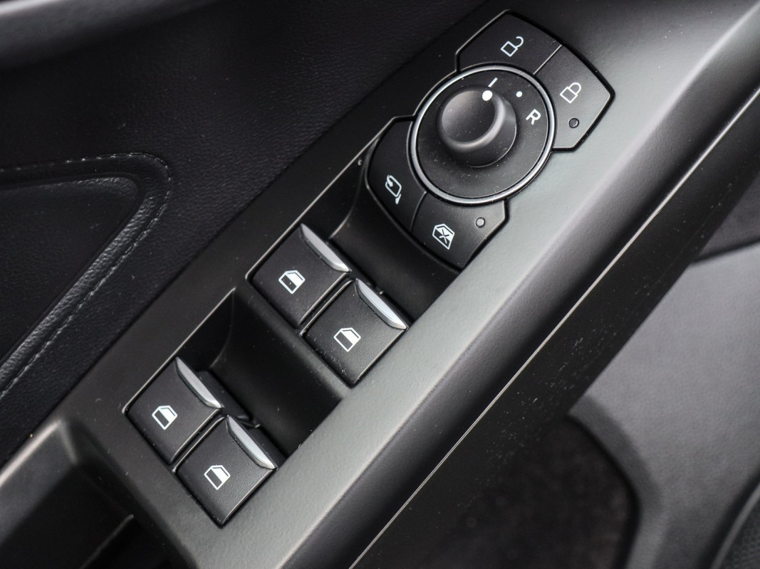 Ford Focus ST-Line 5.türer Automatik, Alwetter, Winter P. Easy Parking P. - Limousine - Schwarz - Gebrauchtwagen - Bild 15