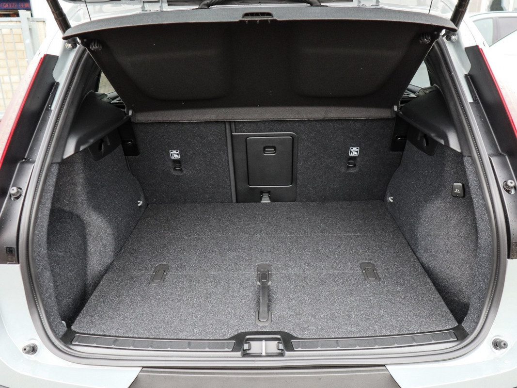 Volvo XC40 B3 - SUV/Off-road - Grau - Gebrauchtwagen - Bild 12