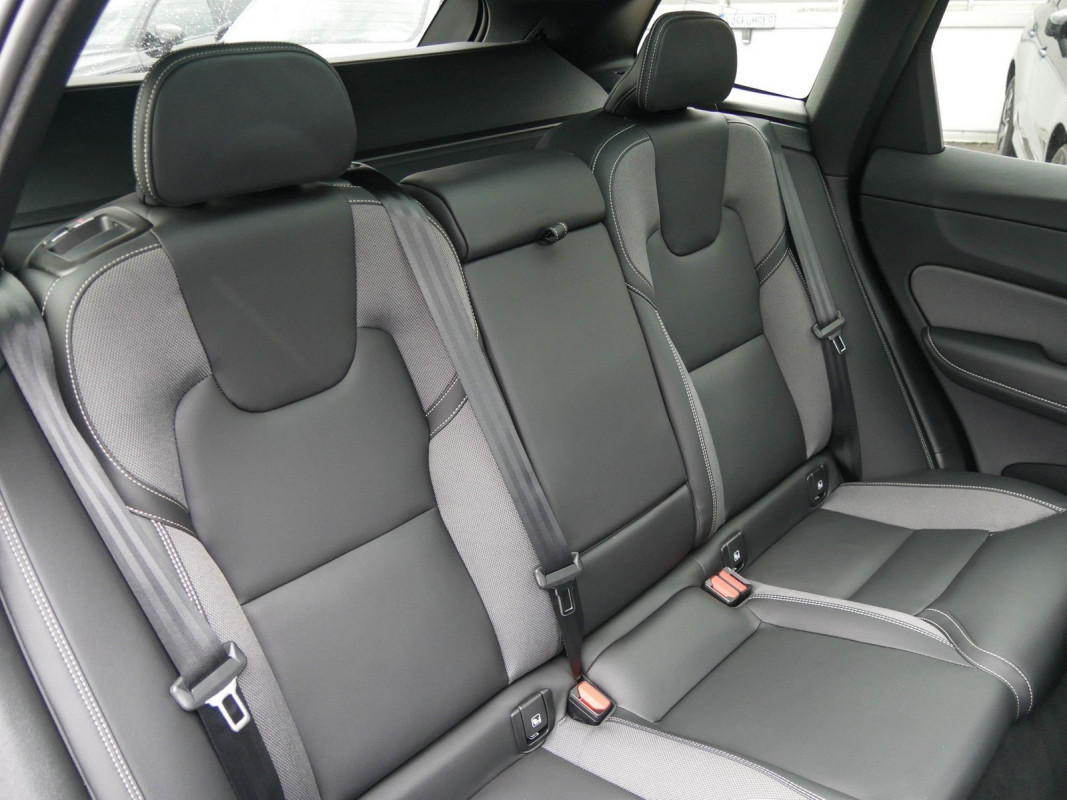 Volvo XC60 - SUV/Off-road - Schwarz - Gebrauchtwagen - Bild 5