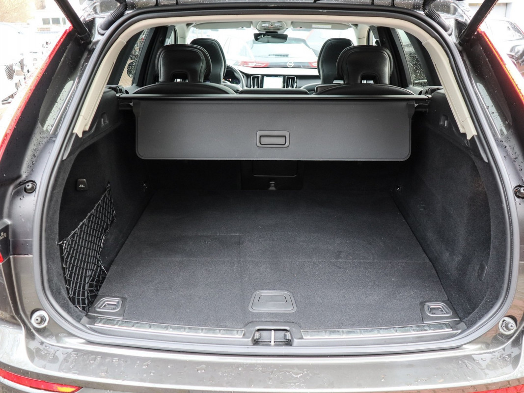 Volvo XC60 T6 - SUV/Off-road - Grau - Gebrauchtwagen - Bild 11