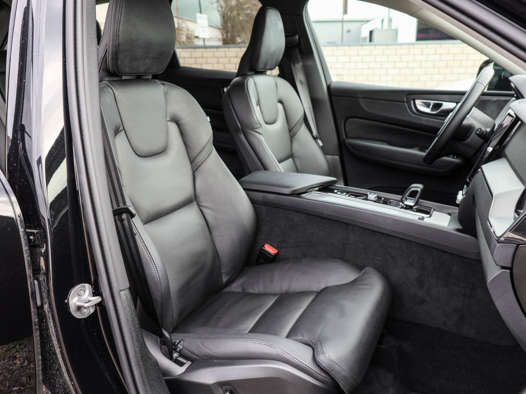 Volvo XC60 B5 (B) AWD - SUV/Off-road - Schwarz - Gebrauchtwagen - Bild 7