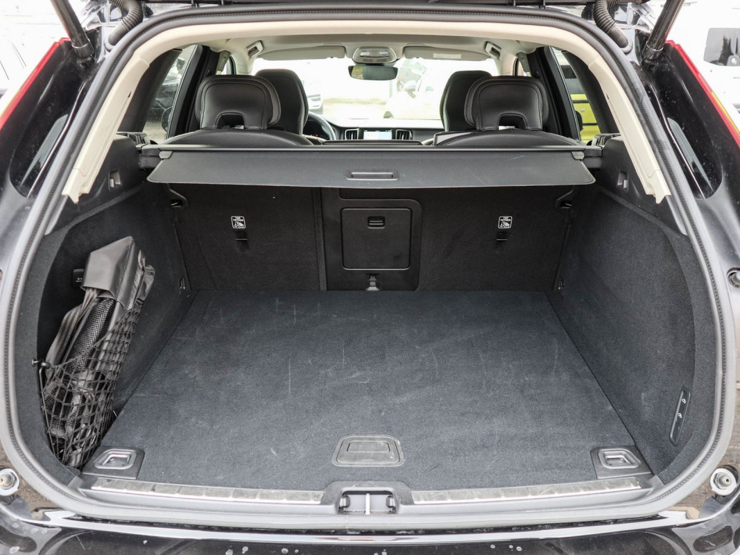 Volvo XC60 B5 (B) AWD - SUV/Off-road - Schwarz - Gebrauchtwagen - Bild 11