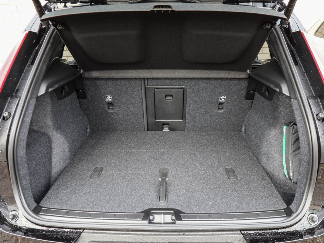 Volvo EX40 Single Motor Extended Range RWD - SUV/Off-road - Schwarz - Neuwagen - Bild 10