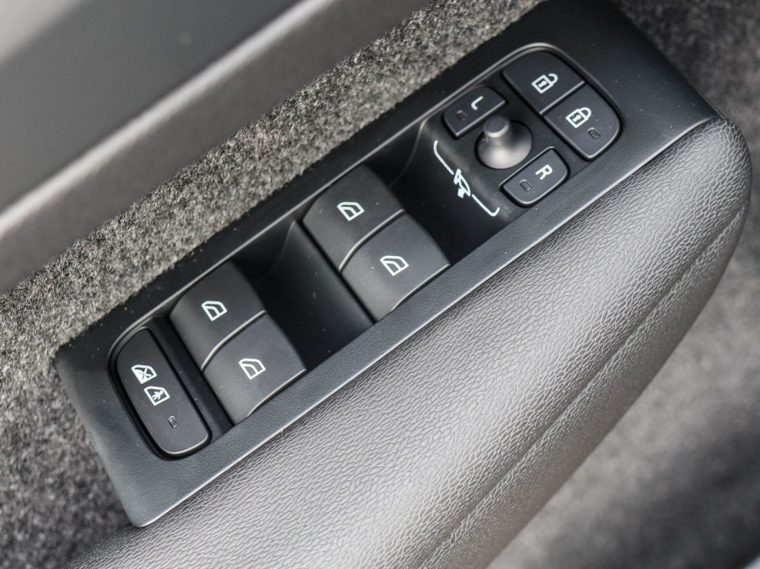 Volvo EX40 Single Motor Extended Range RWD - SUV/Off-road - Schwarz - Neuwagen - Bild 14