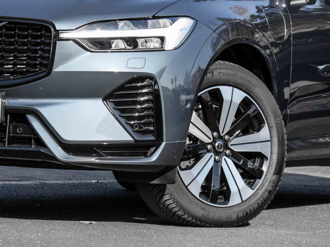 Volvo XC60 T6 Recharge AWD - SUV/Off-road - Blau - Gebrauchtwagen - Bild 6
