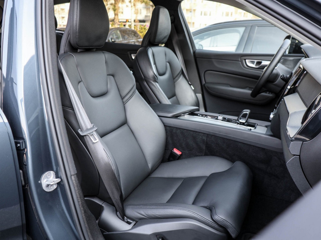 Volvo XC60 T6 Recharge AWD - SUV/Off-road - Blau - Gebrauchtwagen - Bild 7