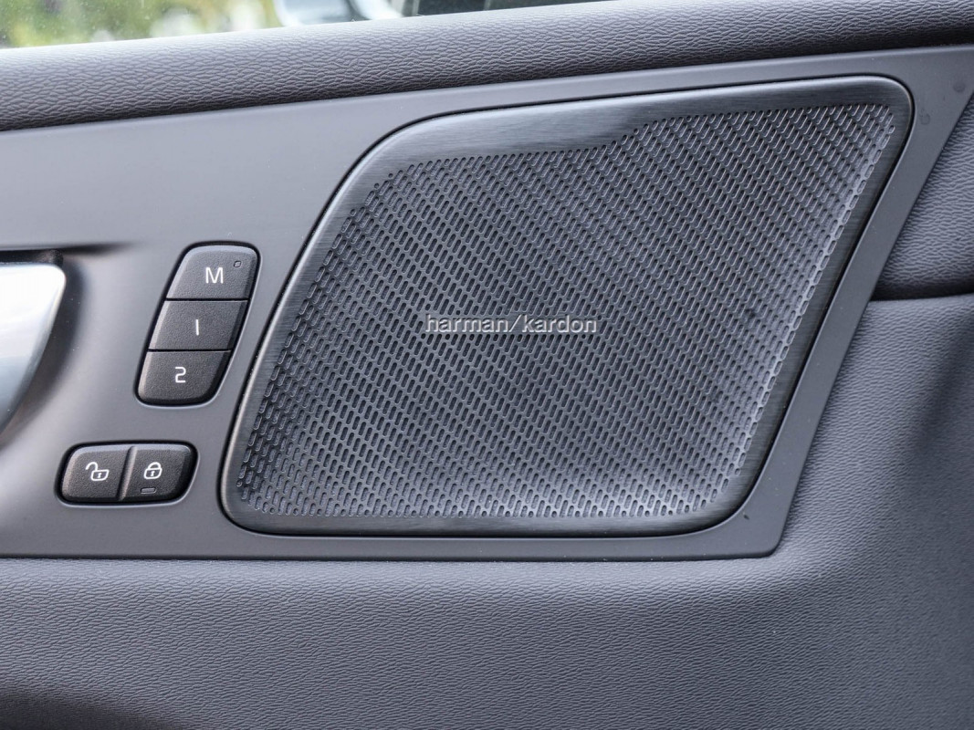 Volvo XC60 T6 Recharge AWD - SUV/Off-road - Blau - Gebrauchtwagen - Bild 15