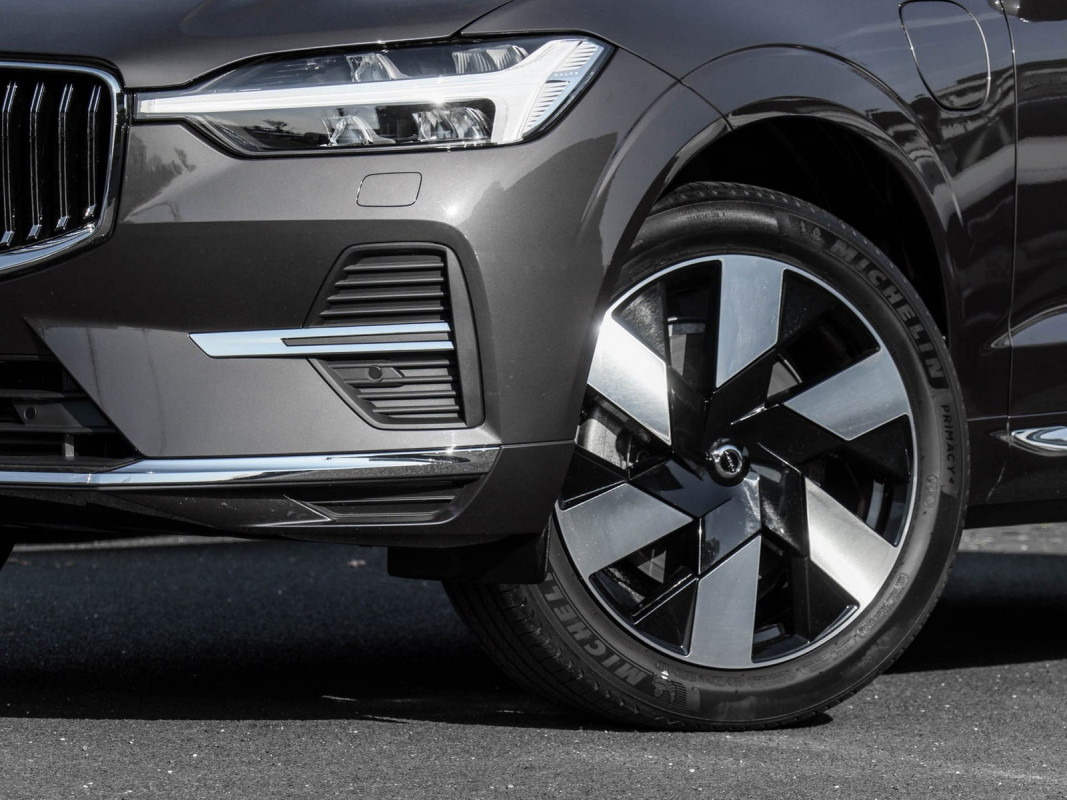 Volvo XC60 T6 Recharge AWD - SUV/Off-road - Grau - Gebrauchtwagen - Bild 6